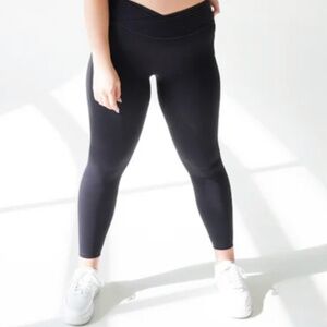TSL flourish legging in midnight size medium